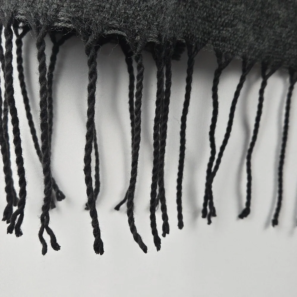 Steve Madden Unisex Grey Fringe Scarf 1 SFM, NWT